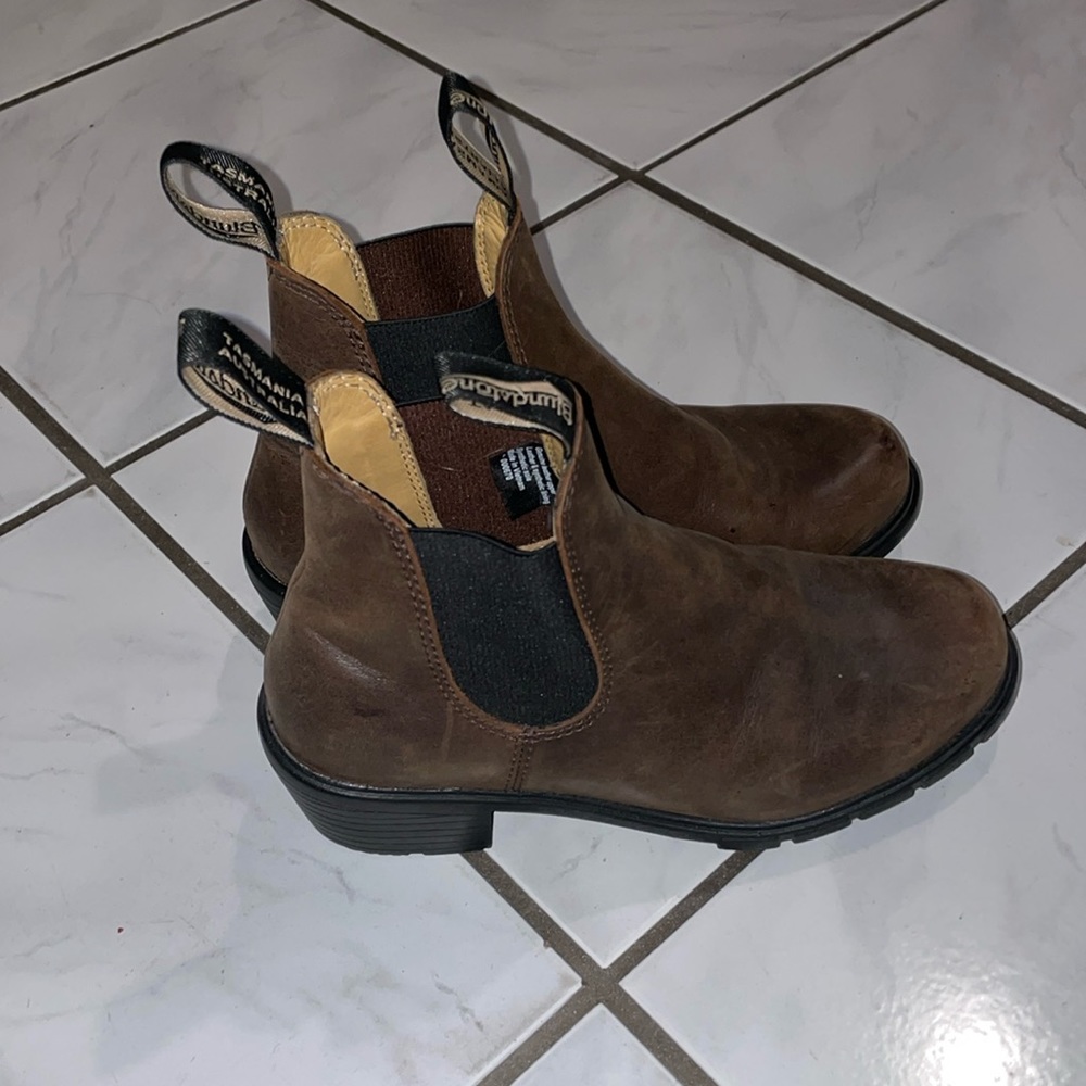 Blundstone 1671 Heeled Chelsea Boots in Antique Brown, Women’s US Size 7